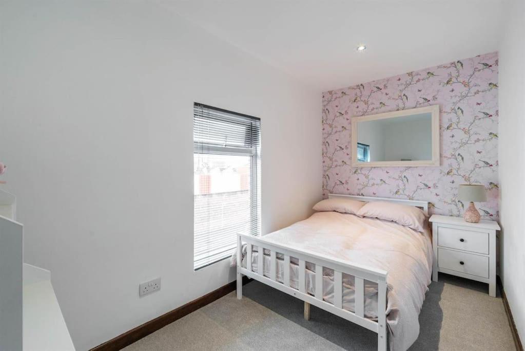 Apartment Newly Refurbished 3 Bed House *
