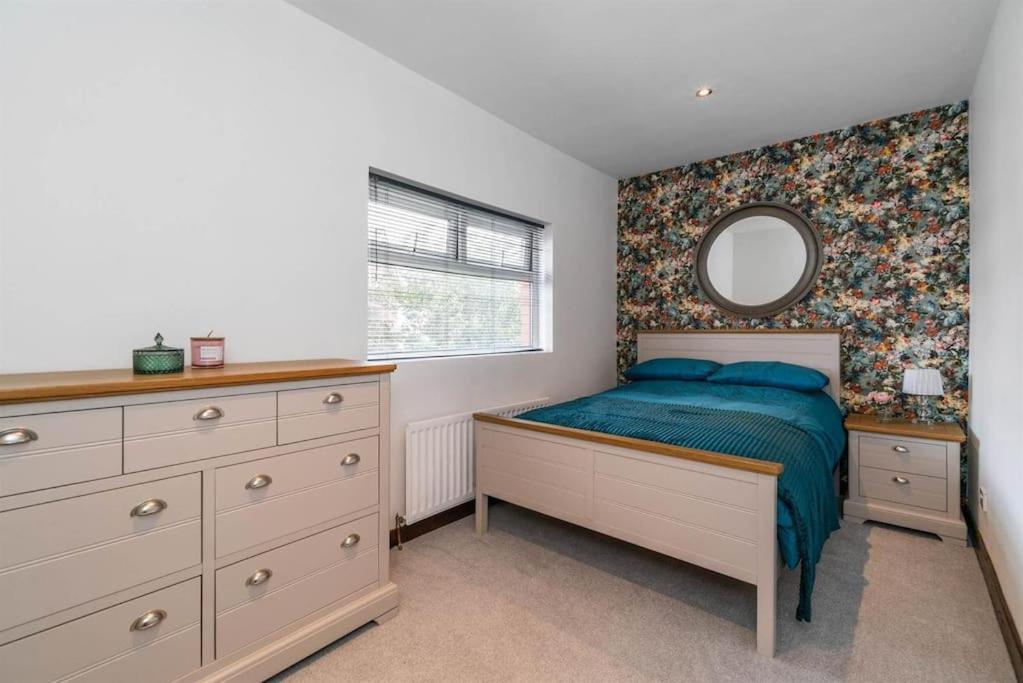 Newly Refurbished 3 Bed House Apartment
